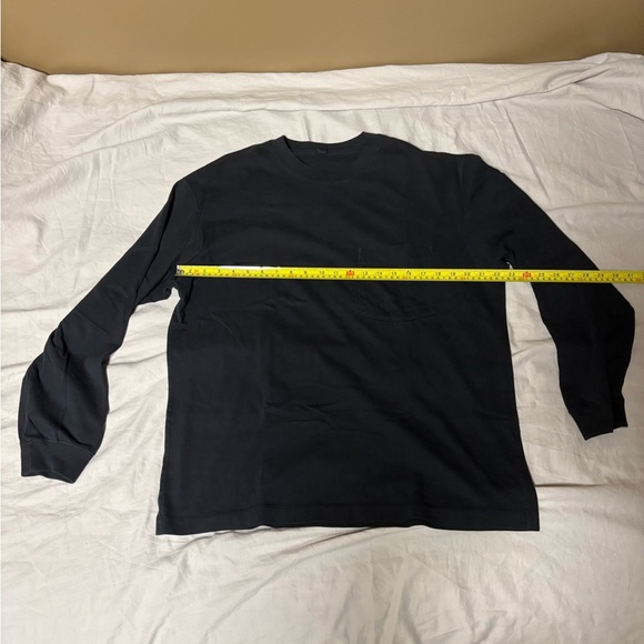 Uniqlo Men's Dark Long Sleeve Tee - Picture 2 of 5
